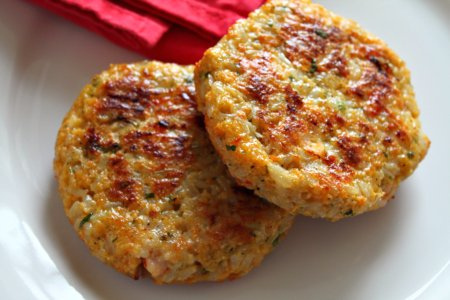 Shrimp Burgers! Shrimp Burgers! This is one of the best shrimp recipes around! If you like crab cakes, you'll love these - made with fresh shrimp, panko, rice, Sriracha, lemon, parsley, garlic, and scallions! Consider making the patties smaller for a light appetizer, too!