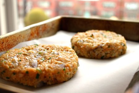 shrimp burgers recipe Shrimp Burgers! This is one of the best shrimp recipes around! If you like crab cakes, you'll love these - made with fresh shrimp, panko, rice, Sriracha, lemon, parsley, garlic, and scallions! Consider making the patties smaller for a light appetizer, too!