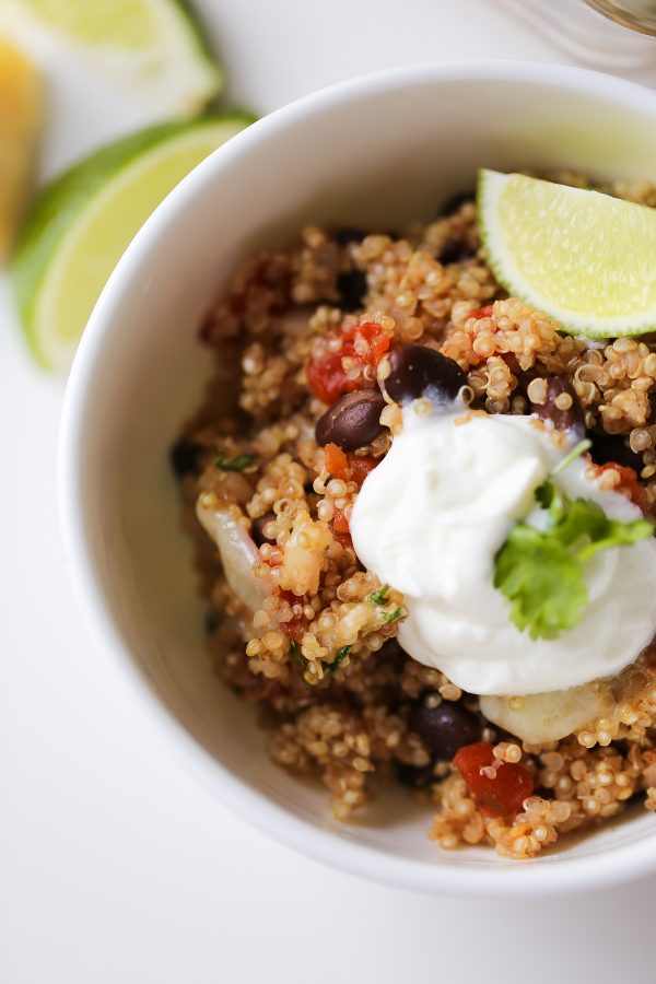 Cheesy Mexican Quinoa and Black Bean Casserole - This easy casserole recipe is vegetarian, SATISFYING, and healthy! It can be made in 1 pan in no time, too! 343 calories per bowl