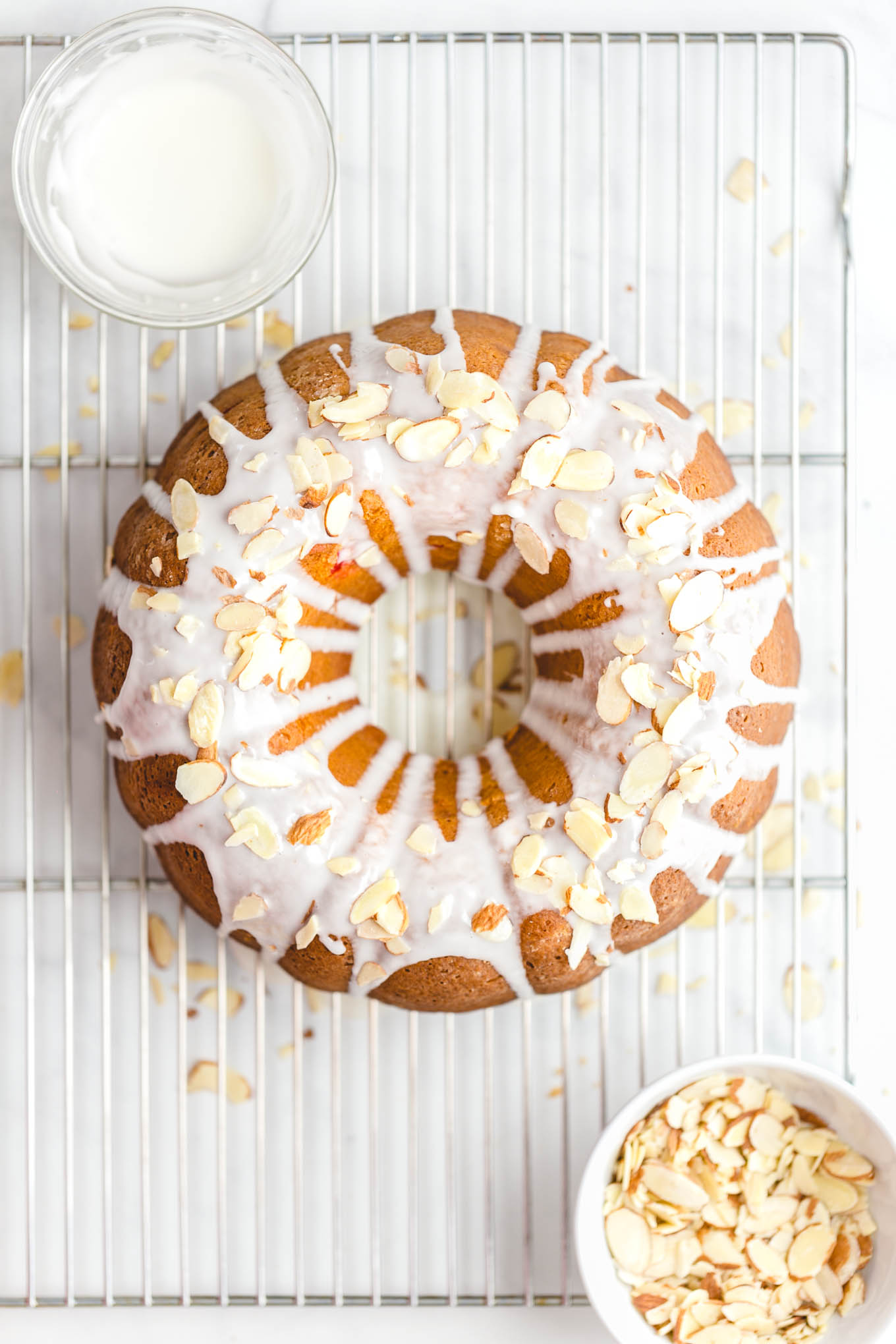 how to decorate a bundt cake