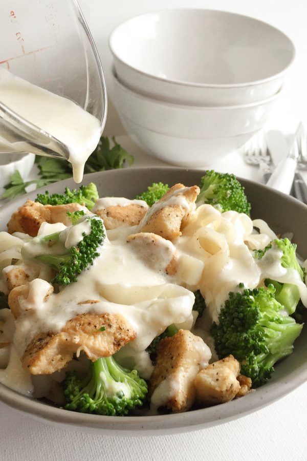 Healthy Chicken Broccoli Fettuccine Alfredo - Chicken, broccoli, and fettuccine with a deliciously creamy and light alfredo sauce recipe (377 calories)! Everyone loves this classic comfort food makeover!