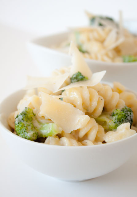 10 Minute Lighter Alfredo Sauce Recipe