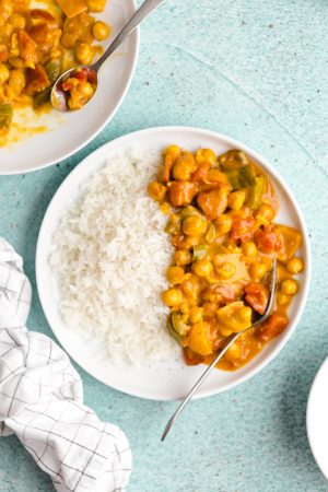 easy curry recipe with chickpeas and coconut milk