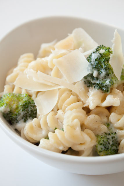 10 Minute Lighter Alfredo Sauce Recipe