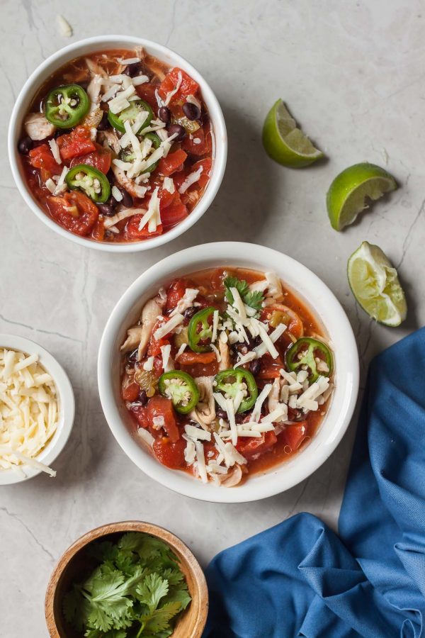 Skinnytaste Slow Cooker Chicken Taco Chili Recipe - a quick, delicious, and healthy crock pot meal that comes together quick! From Skinnytaste Fast and Slow - 122 calories 