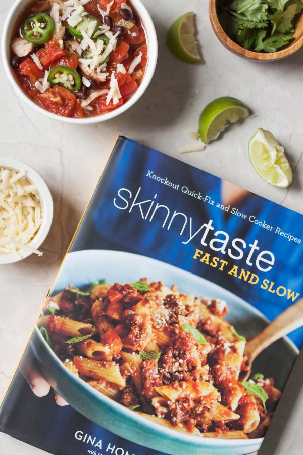 Skinnytaste Slow Cooker Chicken Taco Chili Recipe - a quick, delicious, and healthy crock pot meal that comes together quick! From Skinnytaste Fast and Slow - 122 calories 