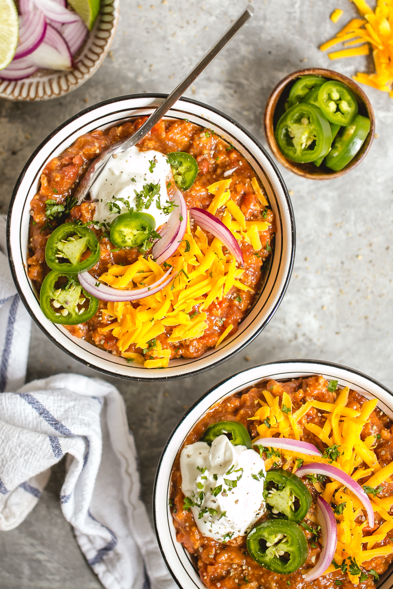 healthy chili recipe made in the slow cooker