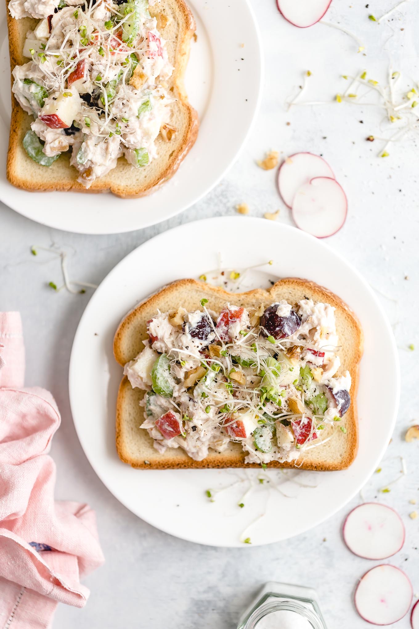 healthy tuna salad recipe with nonfat greek yogurt, apple, celery, grapes, and walnuts