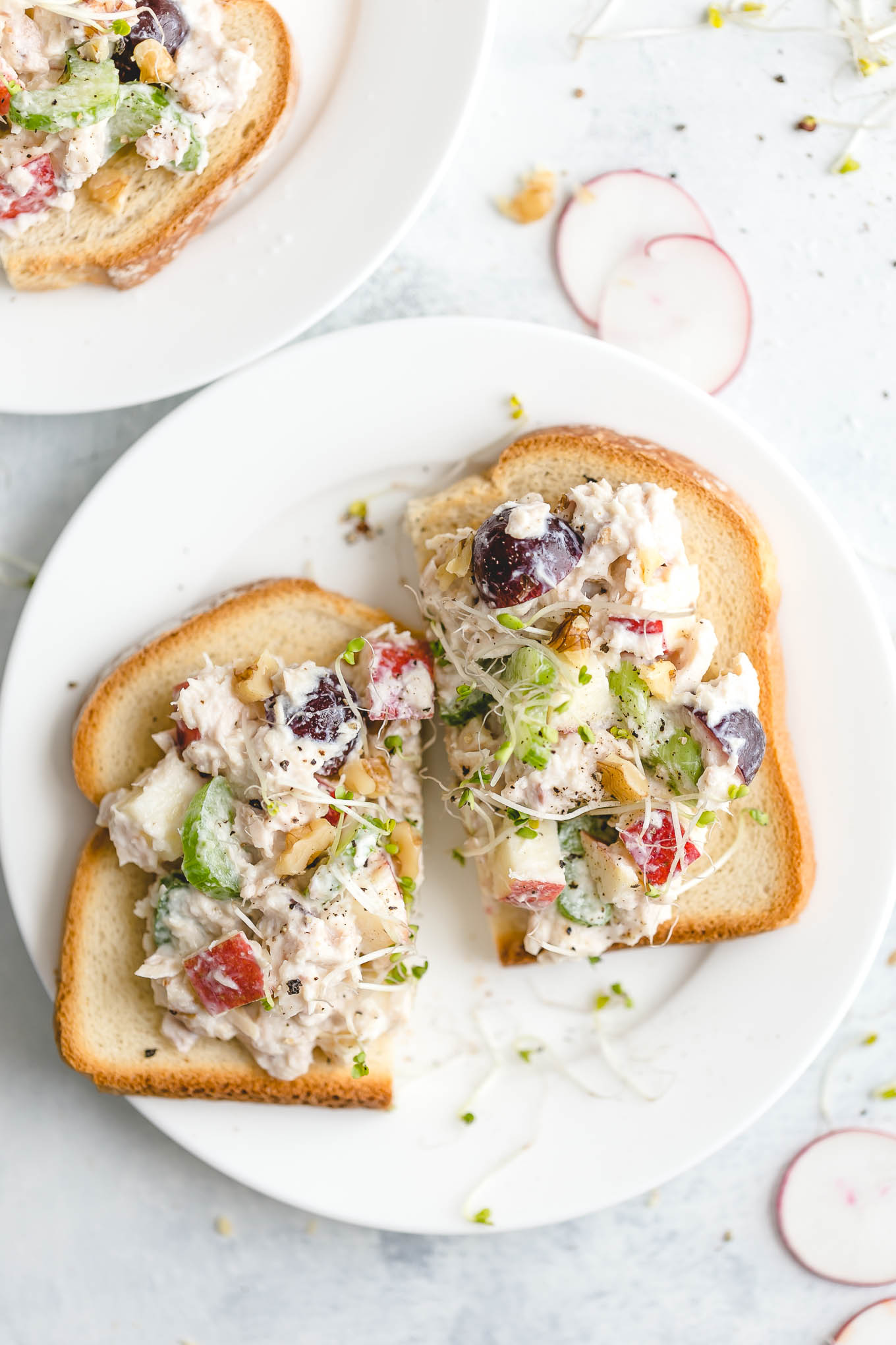 healthy tuna salad recipe with nonfat greek yogurt, apple, celery, grapes, and walnuts